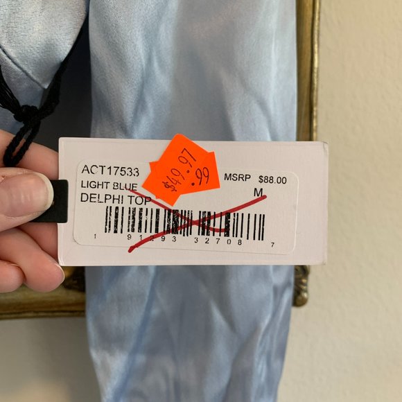 ASTR Delphi Satin Pointed Collar Wrap Top Women's - Picture 5 of 6